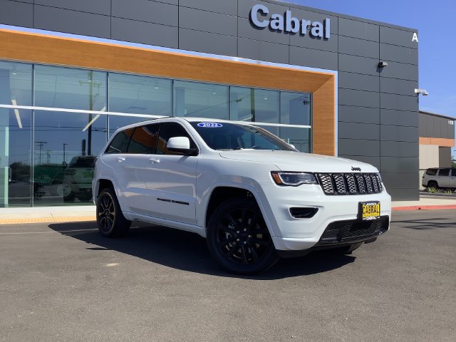 Used 2022 Jeep Grand Cherokee Laredo X AWD/4WD image 2