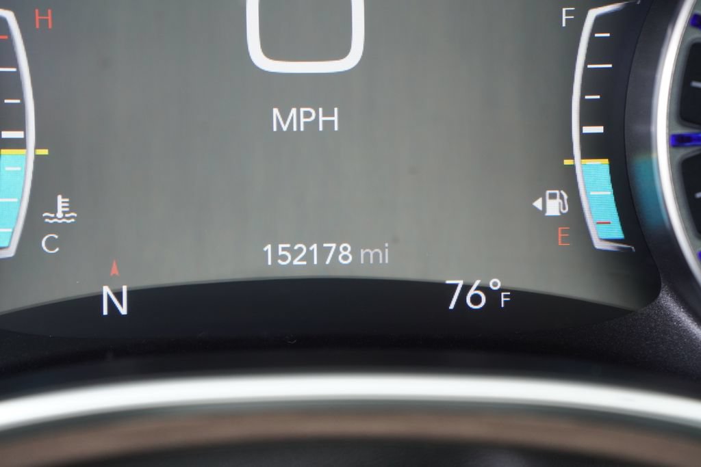Used 2017 Chrysler Pacifica Touring-L Plus w/ Tire & Wheel Group FWD image 17