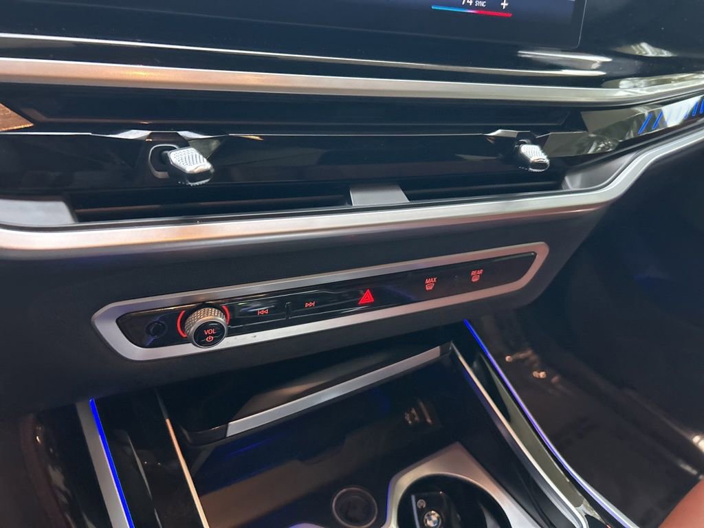 Used 2023 BMW X7 M60i w/ Executive Package image 60