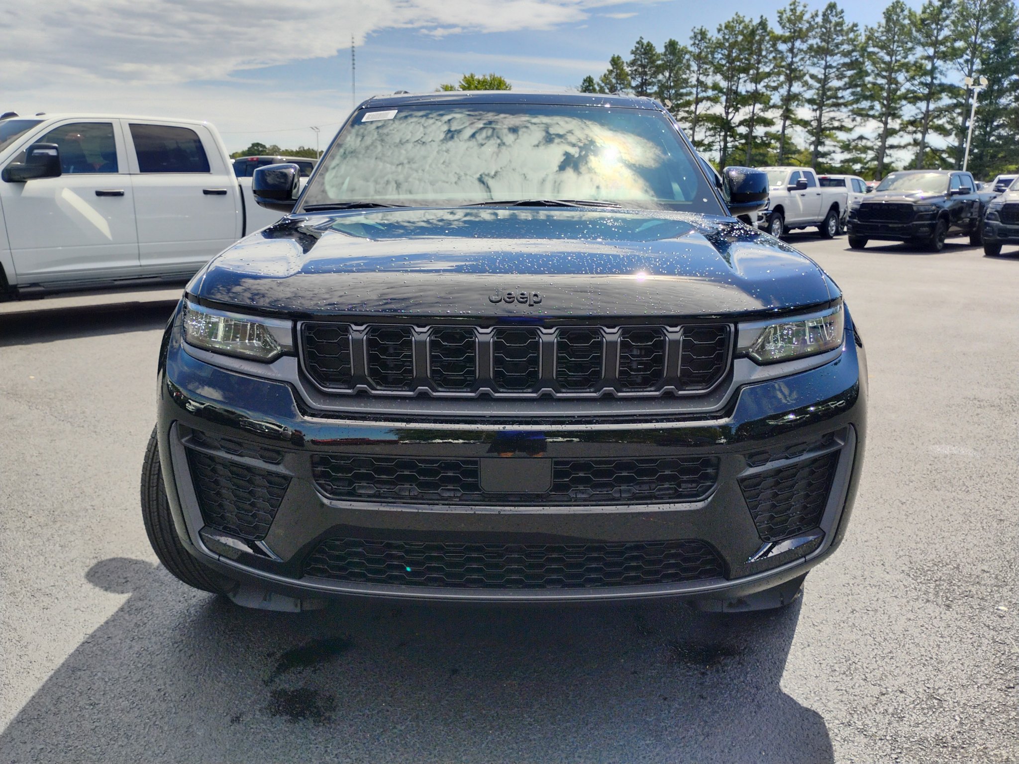New 2027 Jeep Grand Cherokee Altitude AWD/4WD image 2
