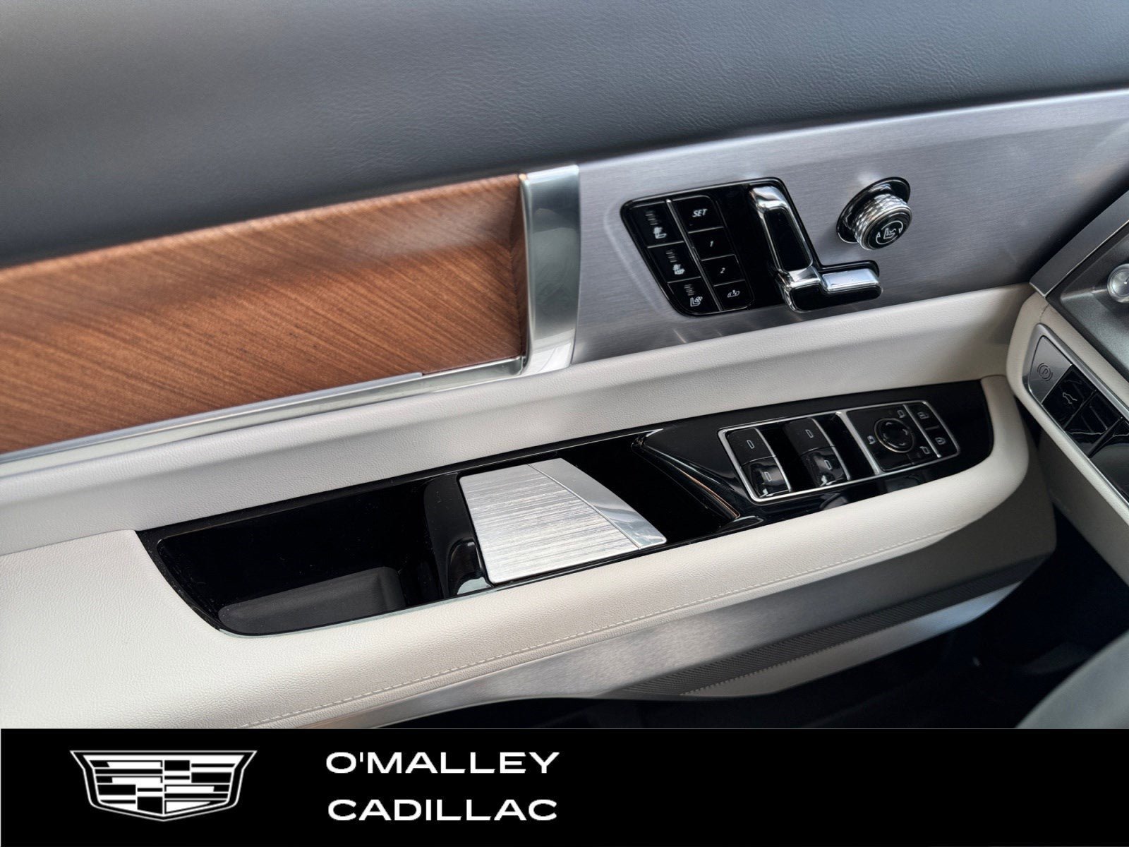 New 2026 Cadillac Vistiq Sport w/ LPO, Floor Liner Package image 19