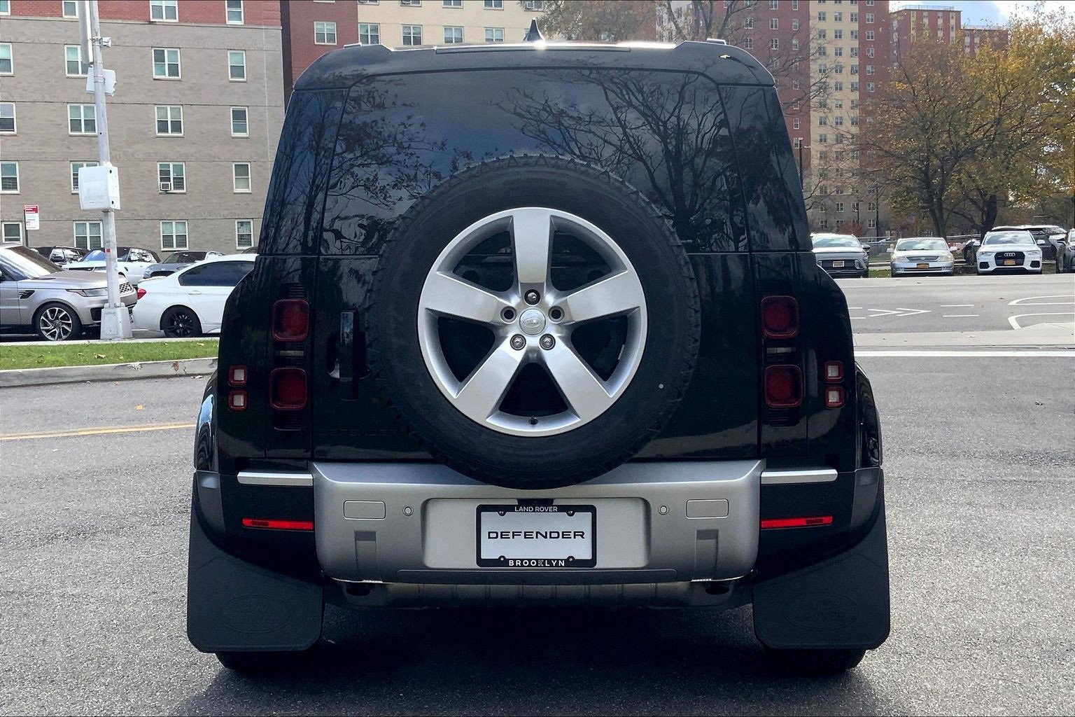 Used 2025 Land Rover Defender 110 S image 4