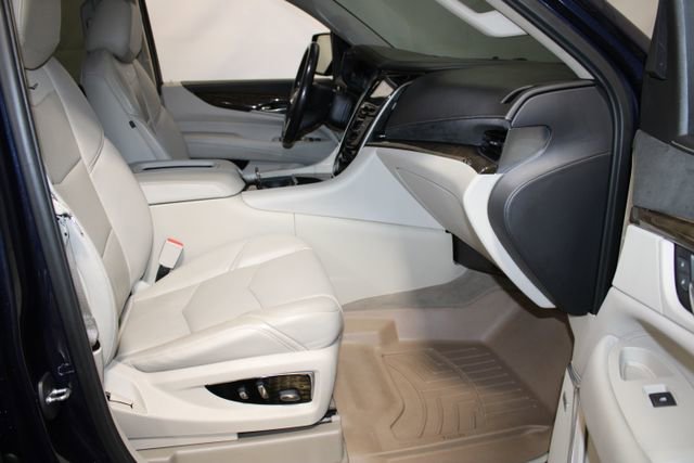 Used 2019 Cadillac Escalade ESV Premium Luxury image 13