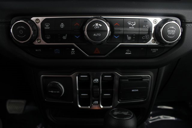 Used 2025 Jeep Wrangler Unlimited Sahara image 6