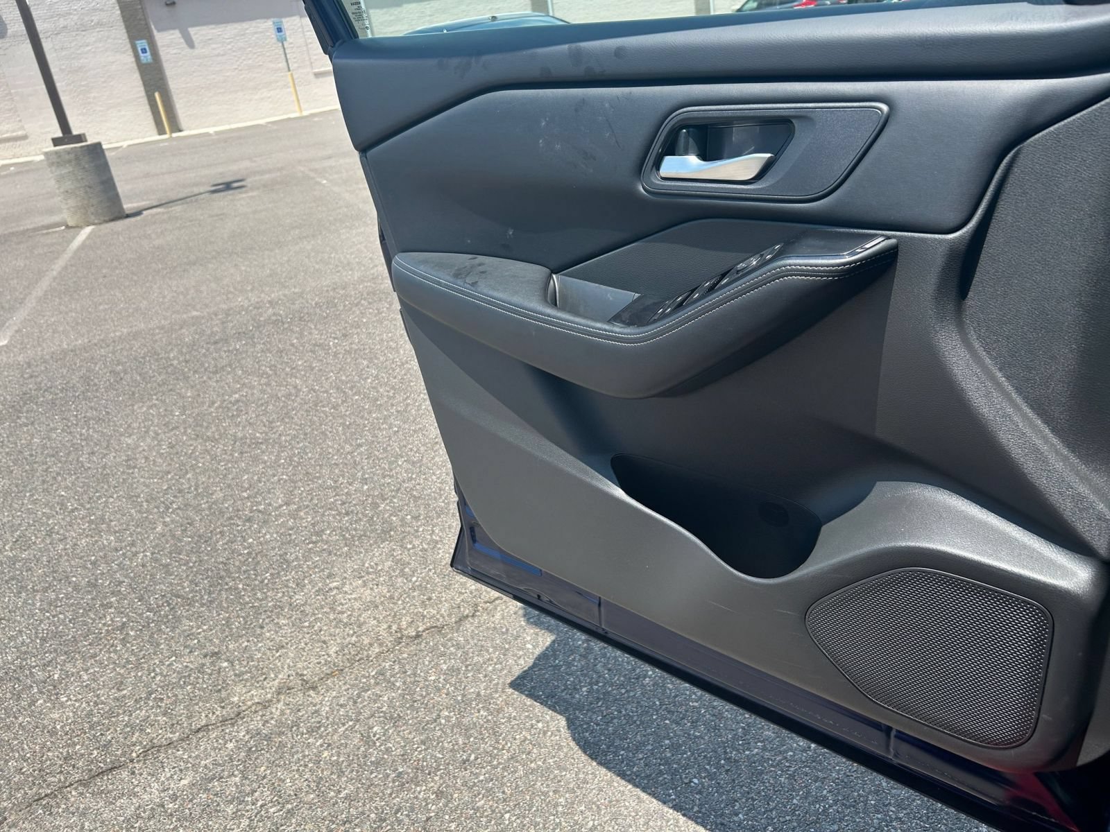 Used 2025 Nissan Rogue SV FWD image 18