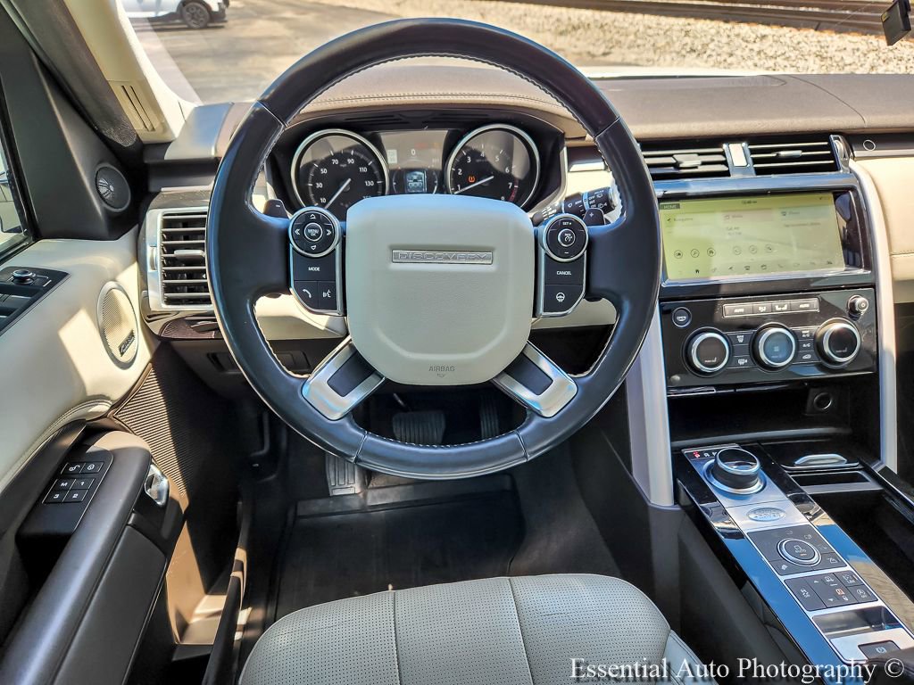 Used 2017 Land Rover Discovery HSE AWD/4WD image 11