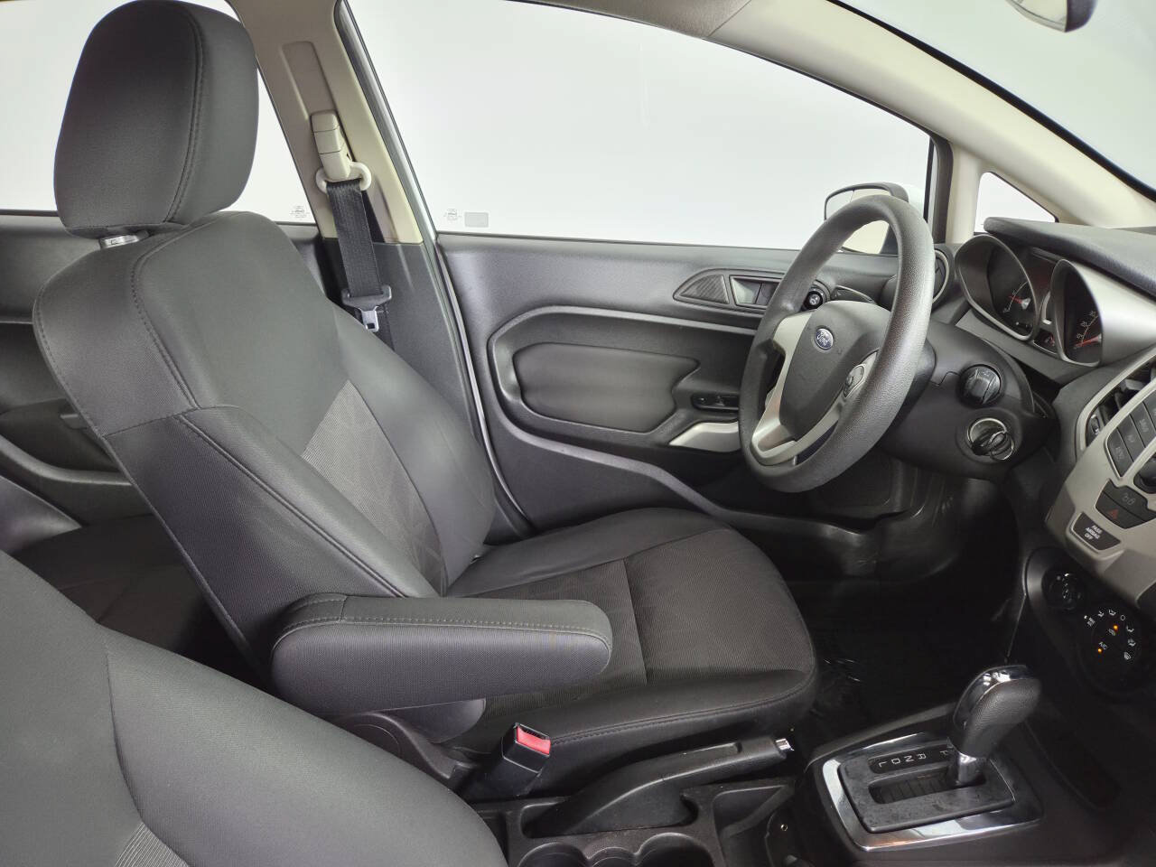 Used 2012 Ford Fiesta SE w/ Super Fuel Economy Pkg FWD image 33
