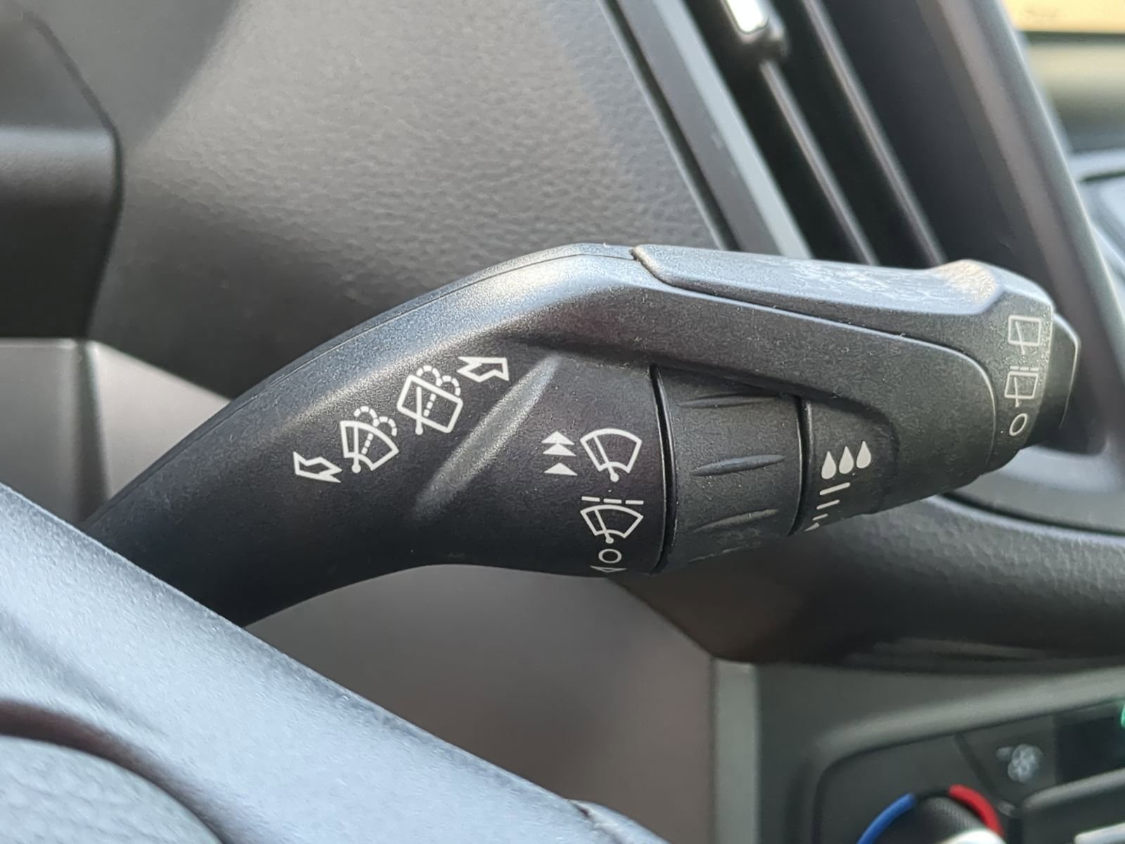 Used 2018 Ford Escape SEL image 28