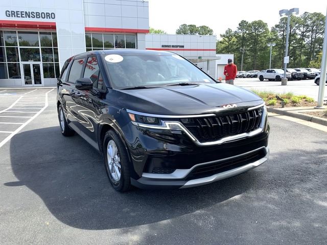 Used 2022 Kia Carnival LX image 2