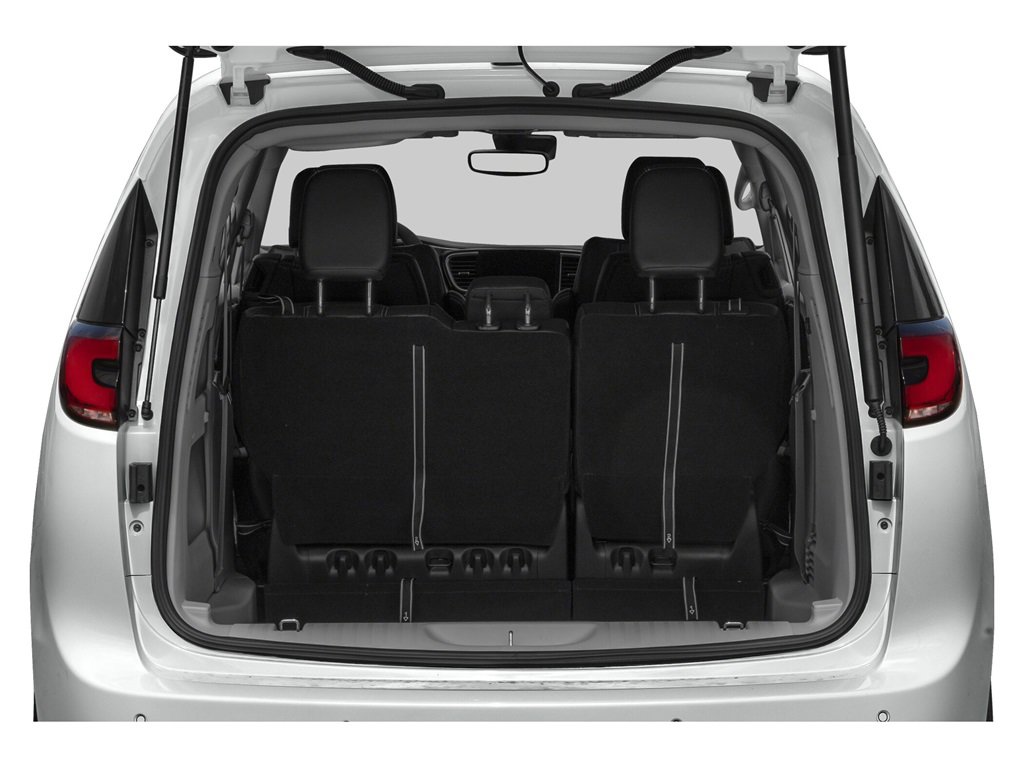 Used 2024 Chrysler Pacifica Touring-L image 11