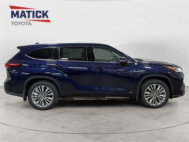 New 2026 Toyota Highlander Platinum image 8