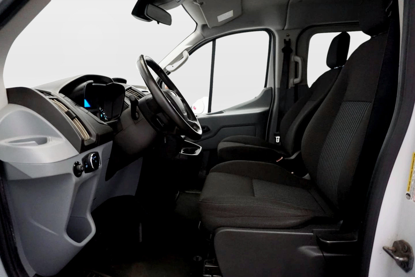Used 2016 Ford Transit 150 XL RWD image 10
