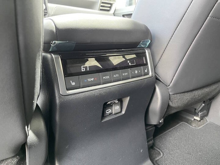 Used 2024 Lexus GX 550 w/ Accessory Package (Z1) AWD/4WD image 11