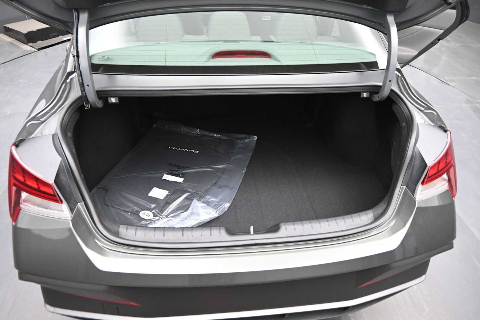 New 2026 Hyundai Elantra Hybrid FWD image 15