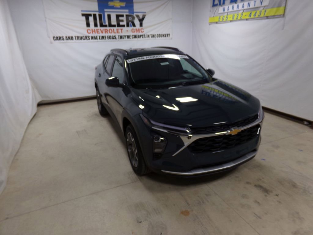 New 2025 Chevrolet Trax LT w/ Driver Confidence Package image 1