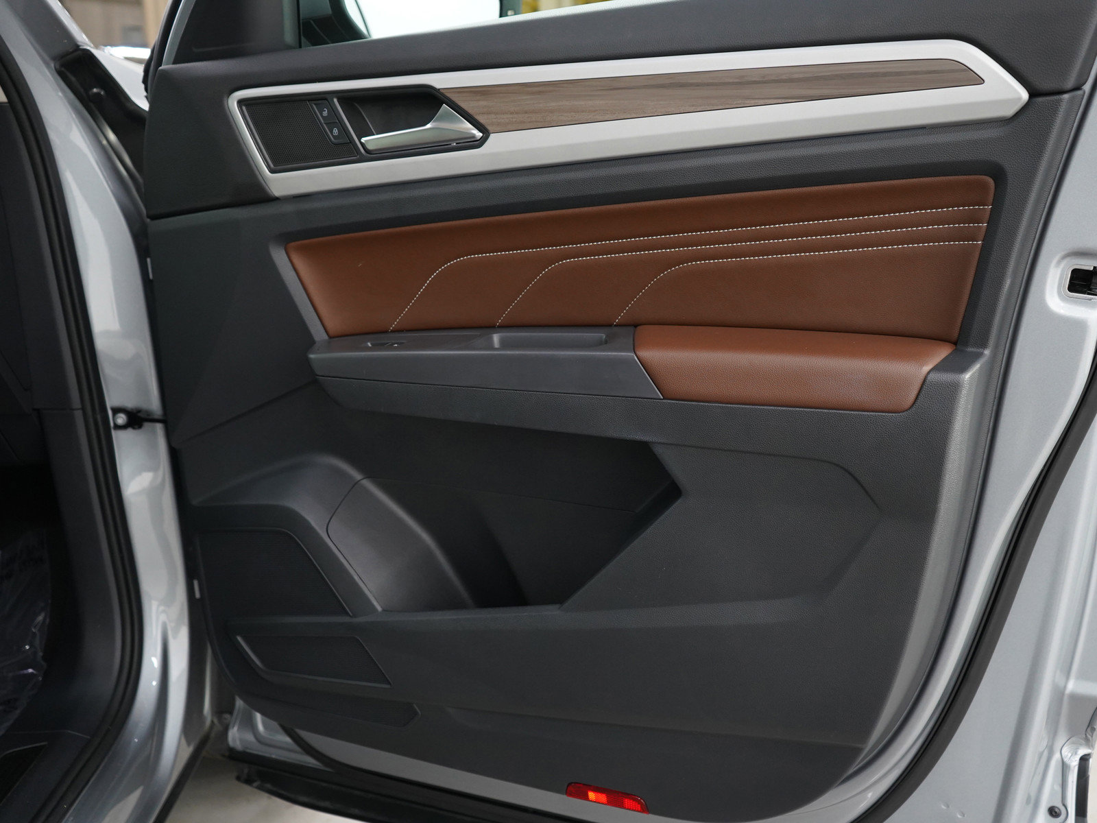 Used 2021 Volkswagen Atlas SEL image 9