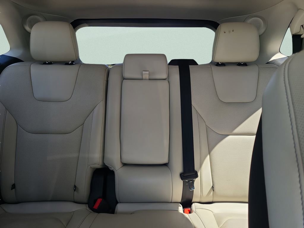 Used 2019 Ford Edge Titanium w/ Equipment Group 301A FWD image 10
