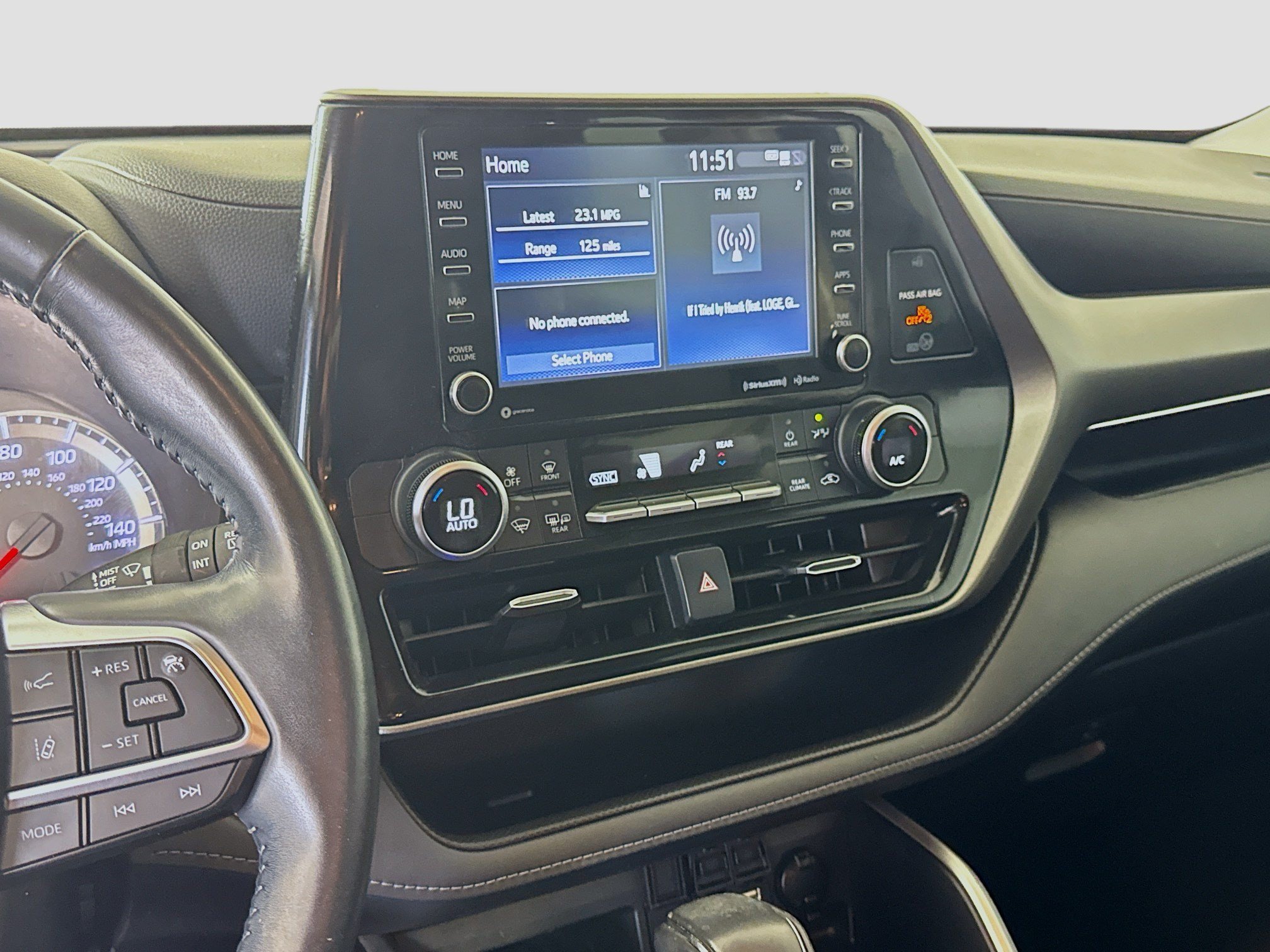 Used 2021 Toyota Highlander LE FWD image 18