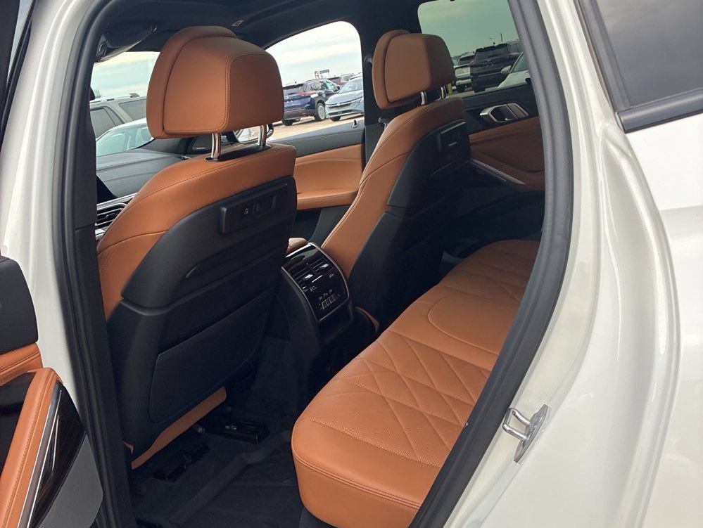 Used 2023 BMW X6 M50i w/ Executive Package AWD/4WD image 7