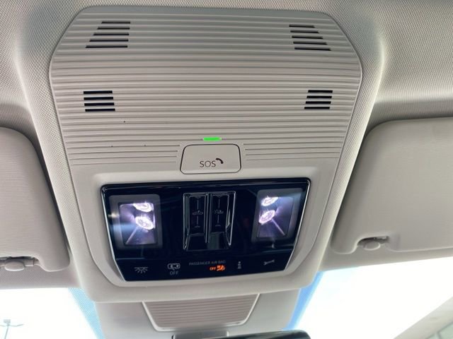 New 2025 Volkswagen Tiguan SE image 43