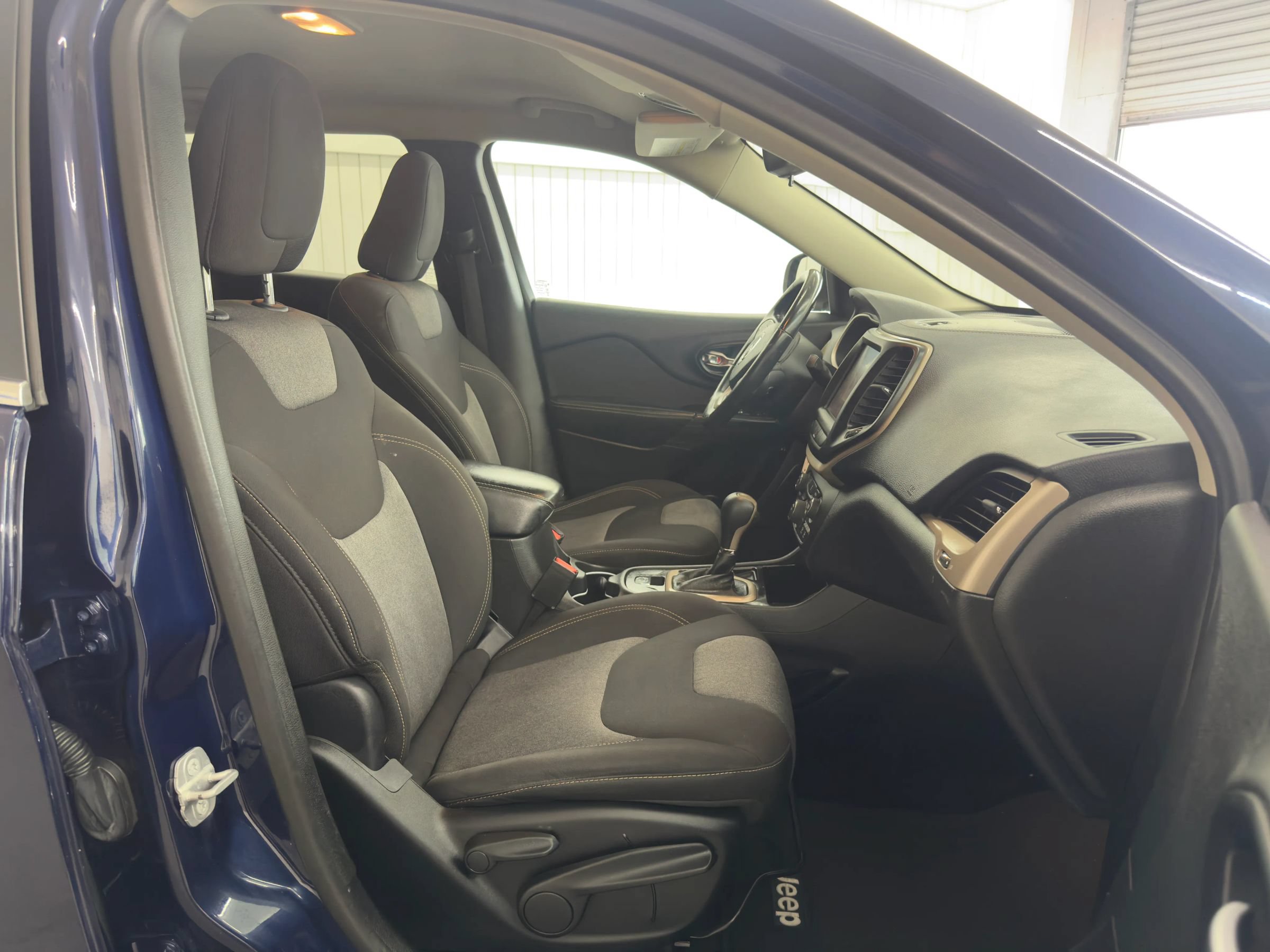 Used 2014 Jeep Cherokee Latitude w/ Trailer Tow Group FWD image 10