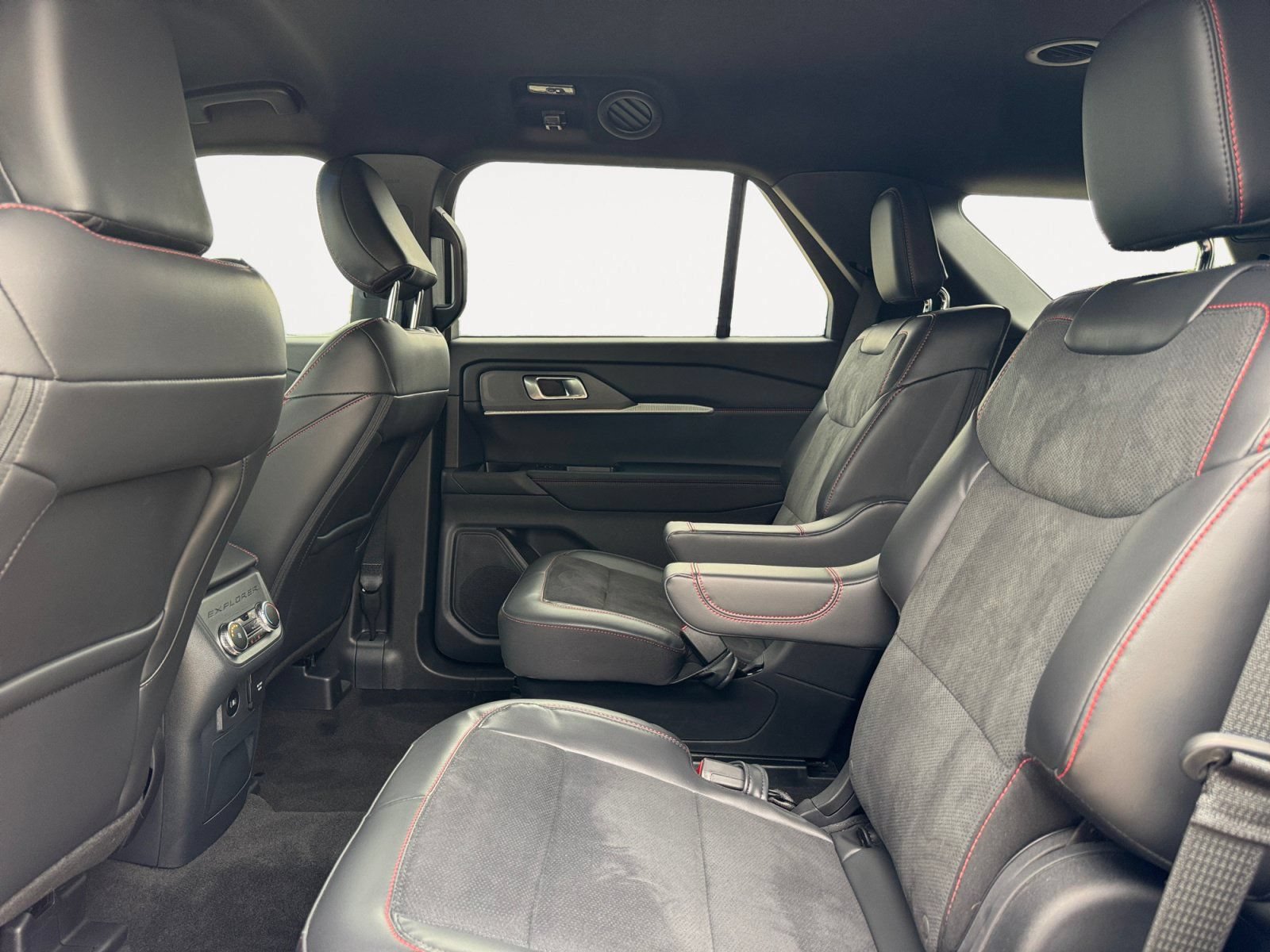 Used 2025 Ford Explorer ST AWD/4WD image 13
