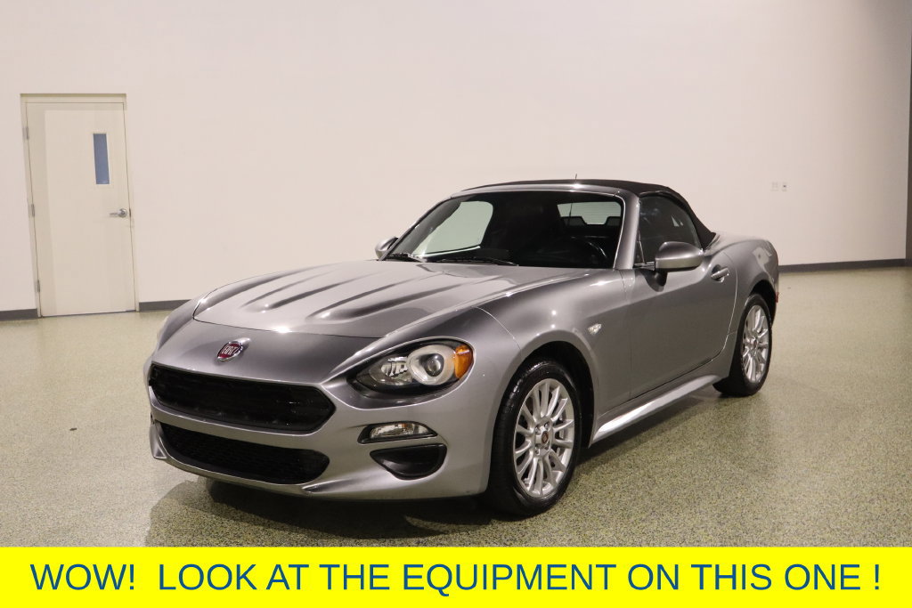 Used 2017 FIAT 124 Spider Classica RWD image 4