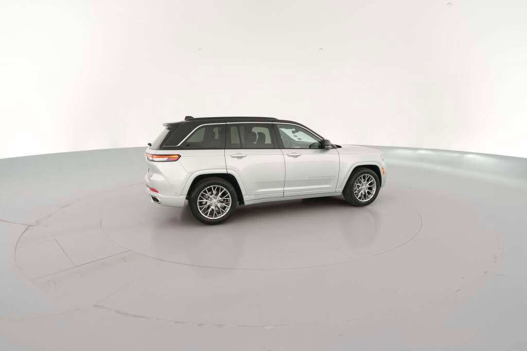 New 2025 Jeep Grand Cherokee Summit w/ Luxury Tech Group V image 13