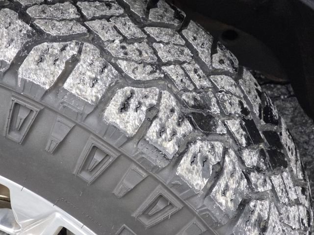 Used 2021 Chevrolet Tahoe Premier w/ Premium Package image 24