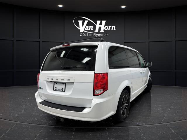 Used 2018 Dodge Grand Caravan SE image 3