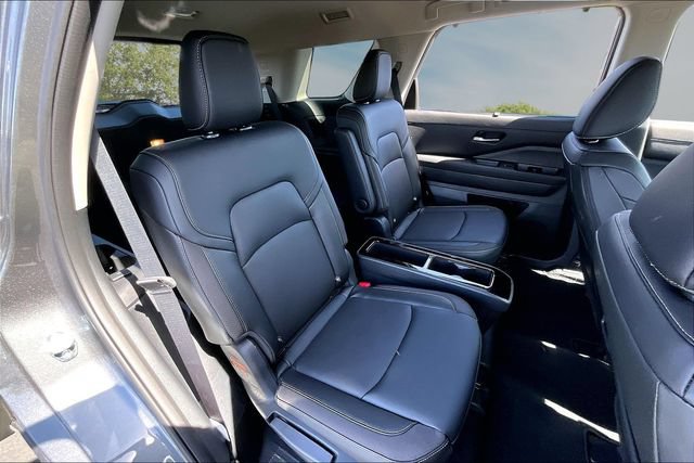 New 2026 Nissan Pathfinder SL w/ SL Premium Package (P04) FWD image 9