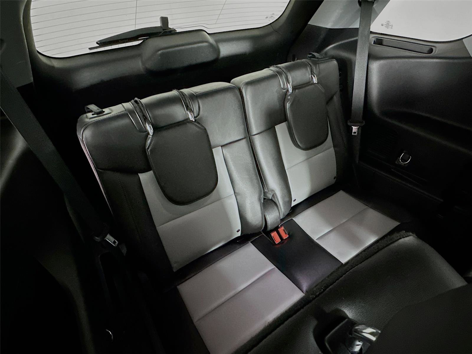 Used 2022 Ford Explorer XLT w/ Equipment Group 202A image 28