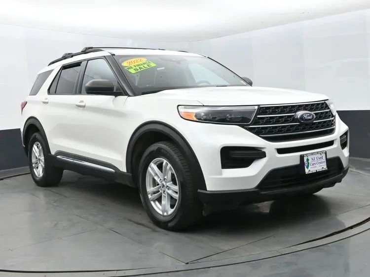 Used 2022 Ford Explorer XLT AWD/4WD image 2