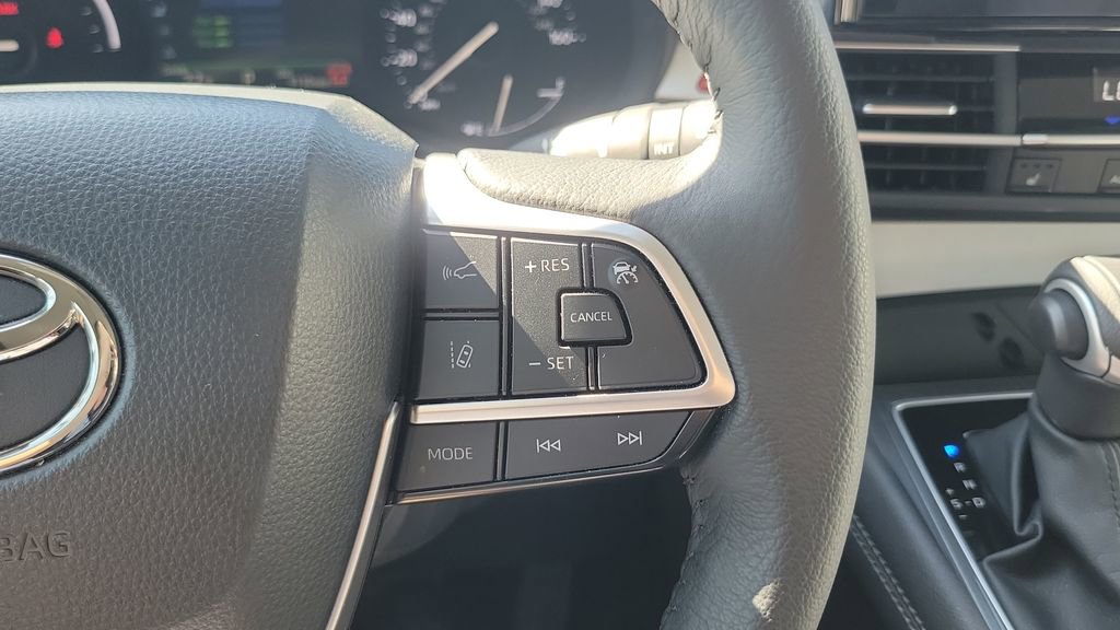 Certified 2025 Toyota Sienna XLE image 26