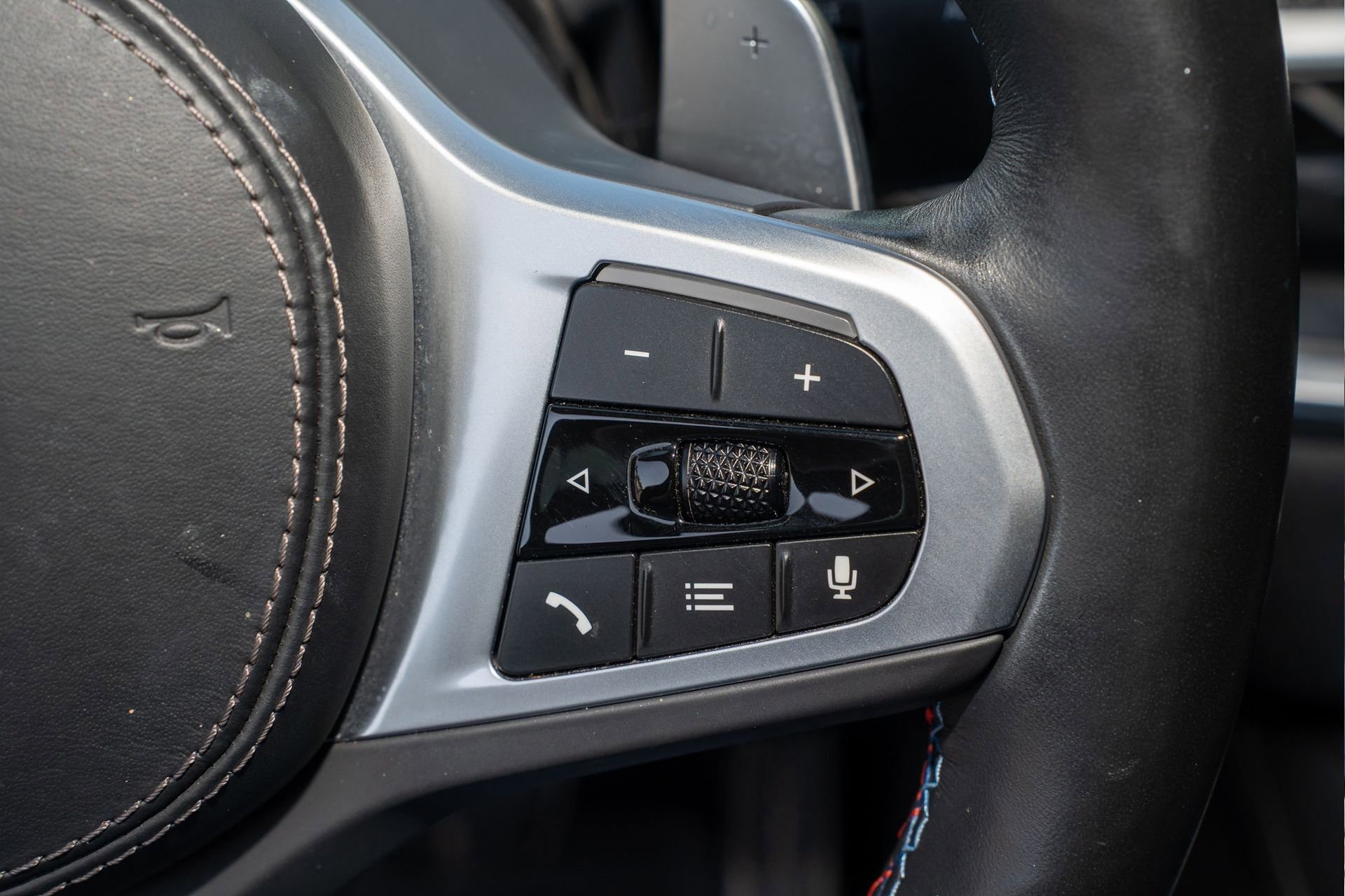 Used 2024 BMW X6 M60i w/ Dynamic Handling Package image 33