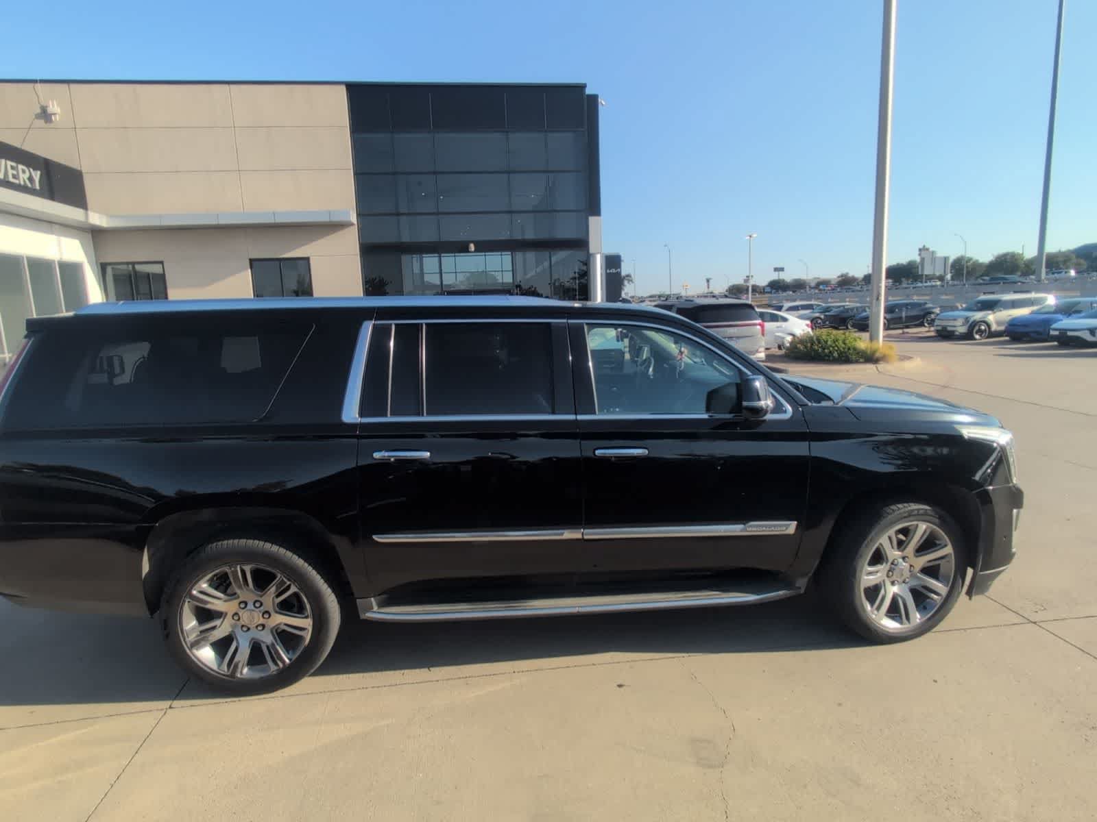 Used 2018 Cadillac Escalade ESV Luxury RWD image 13