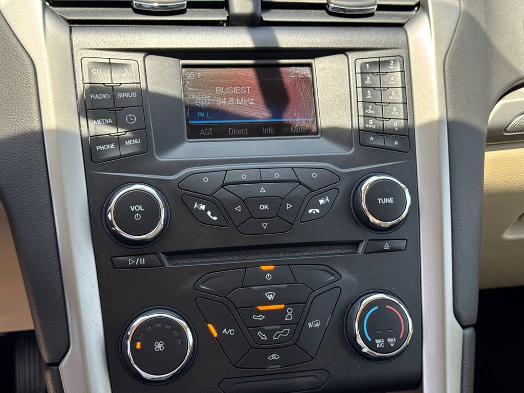Used 2014 Ford Fusion SE FWD image 29