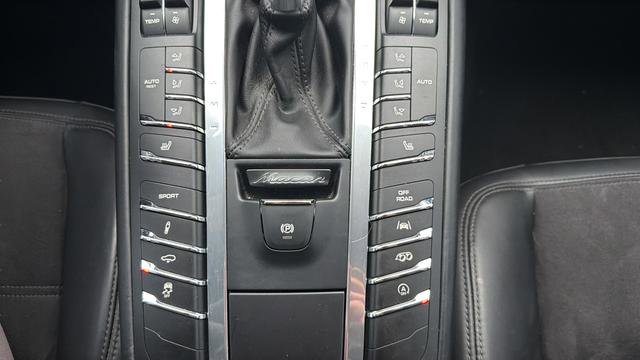 Used 2018 Porsche Macan GTS image 22