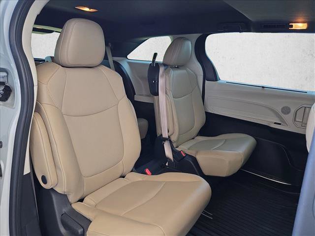 Used 2021 Toyota Sienna XLE FWD image 20