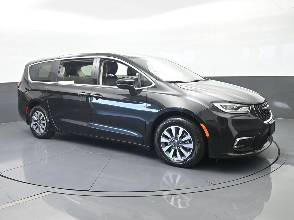 Used 2023 Chrysler Pacifica Touring-L FWD image 8