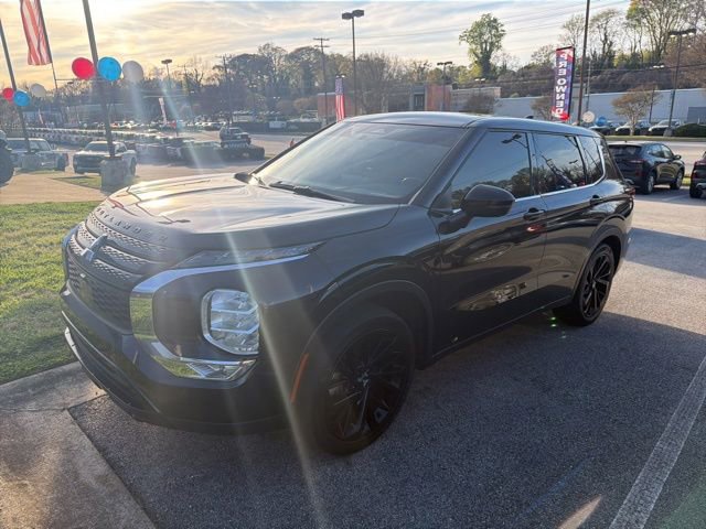 Used 2024 Mitsubishi Outlander SE Black Edition video 2