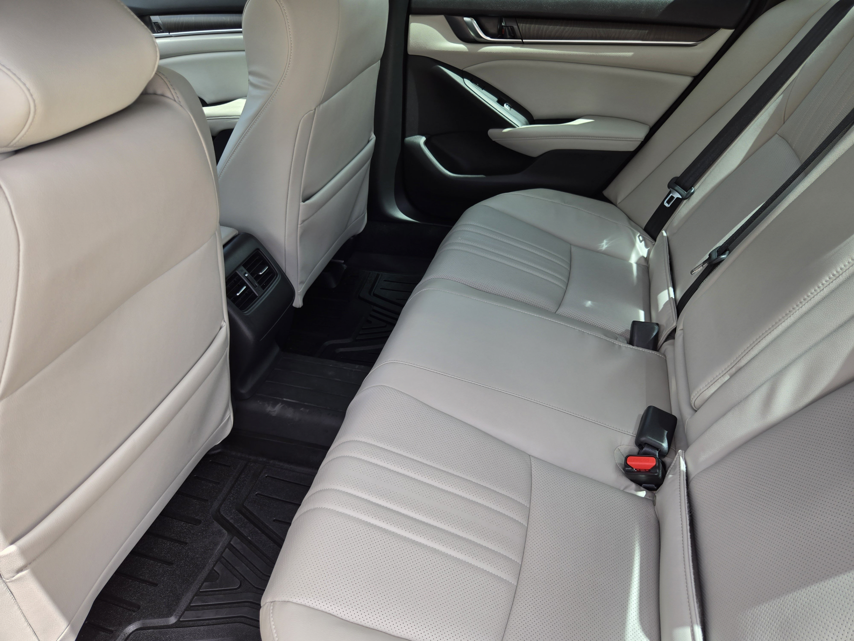 Used 2018 Honda Accord Touring image 28