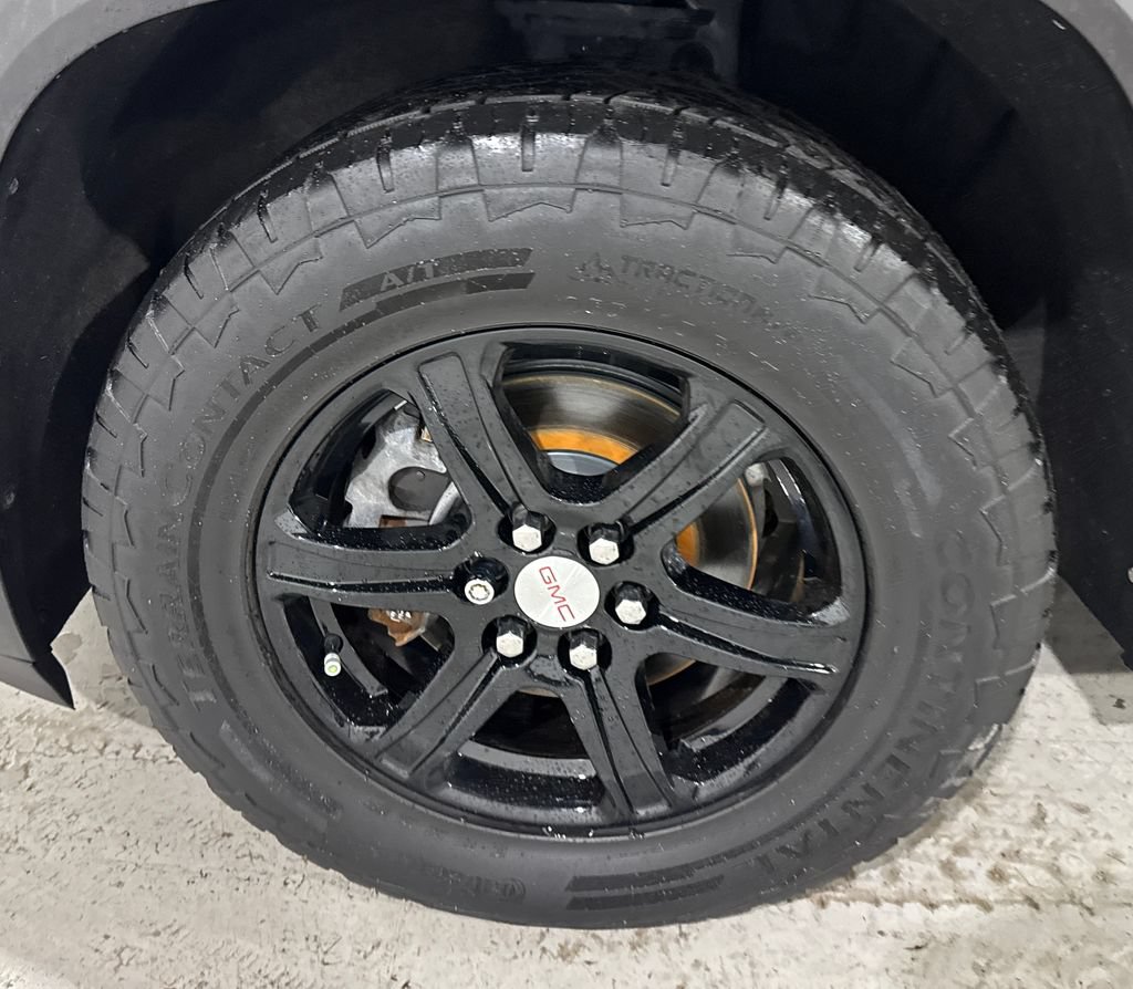 Used 2021 GMC Acadia AT4 w/ GMC Pro Grade Package AWD/4WD image 9