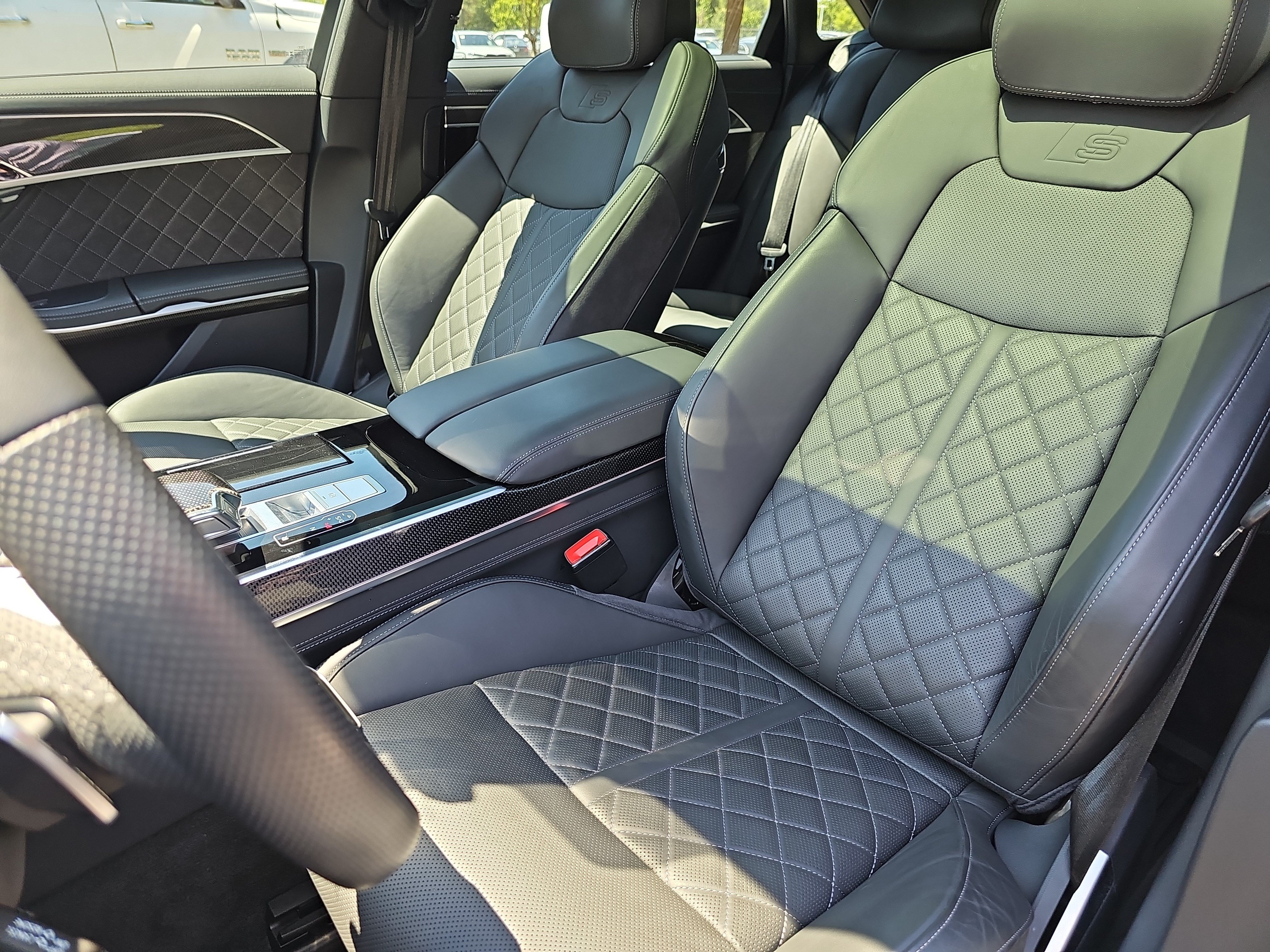 Used 2025 Audi S8 AWD/4WD image 16