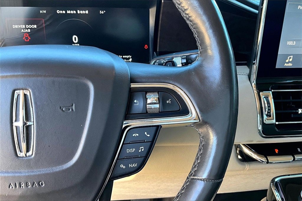 Used 2019 Lincoln Navigator Select image 16
