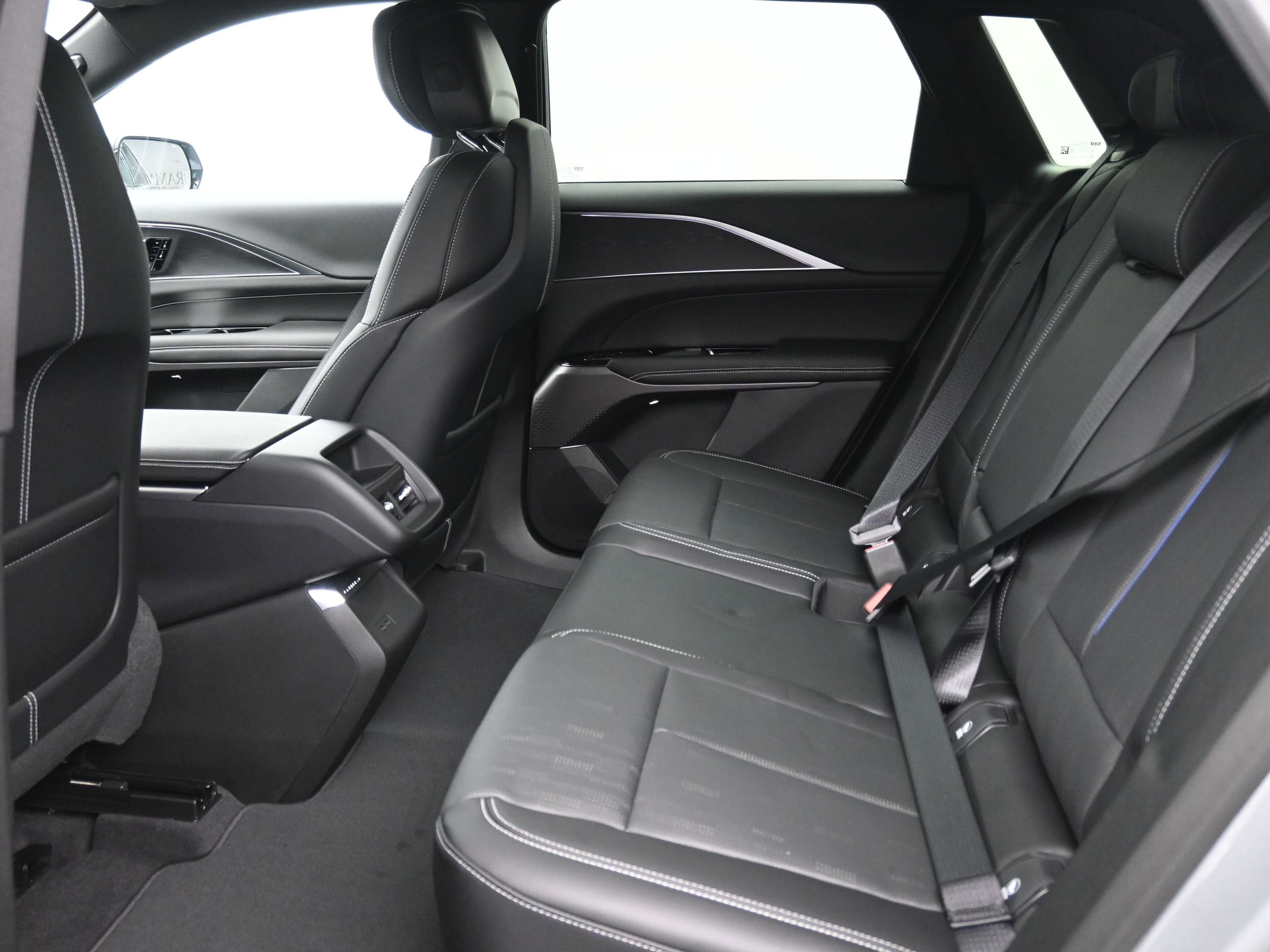 New 2025 Cadillac Lyriq Luxury image 10