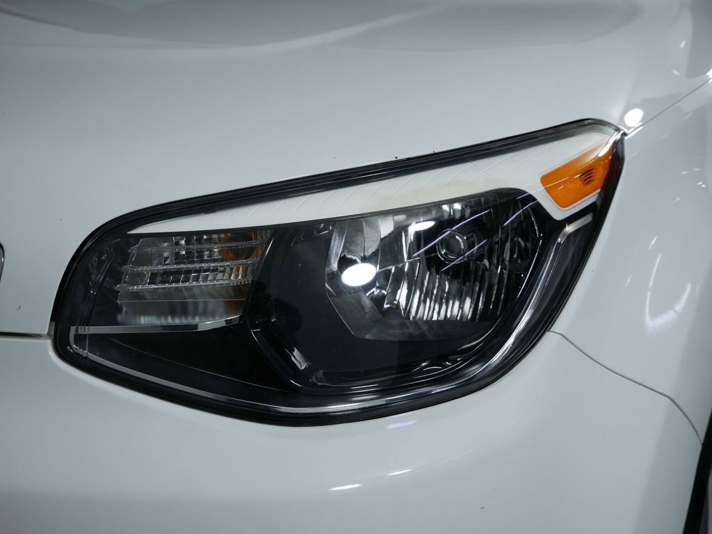 Used 2016 Kia Soul Base image 14