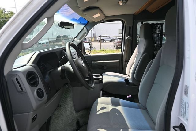 Used 2009 Ford E-150 and Econoline 150 Wagon RWD image 10