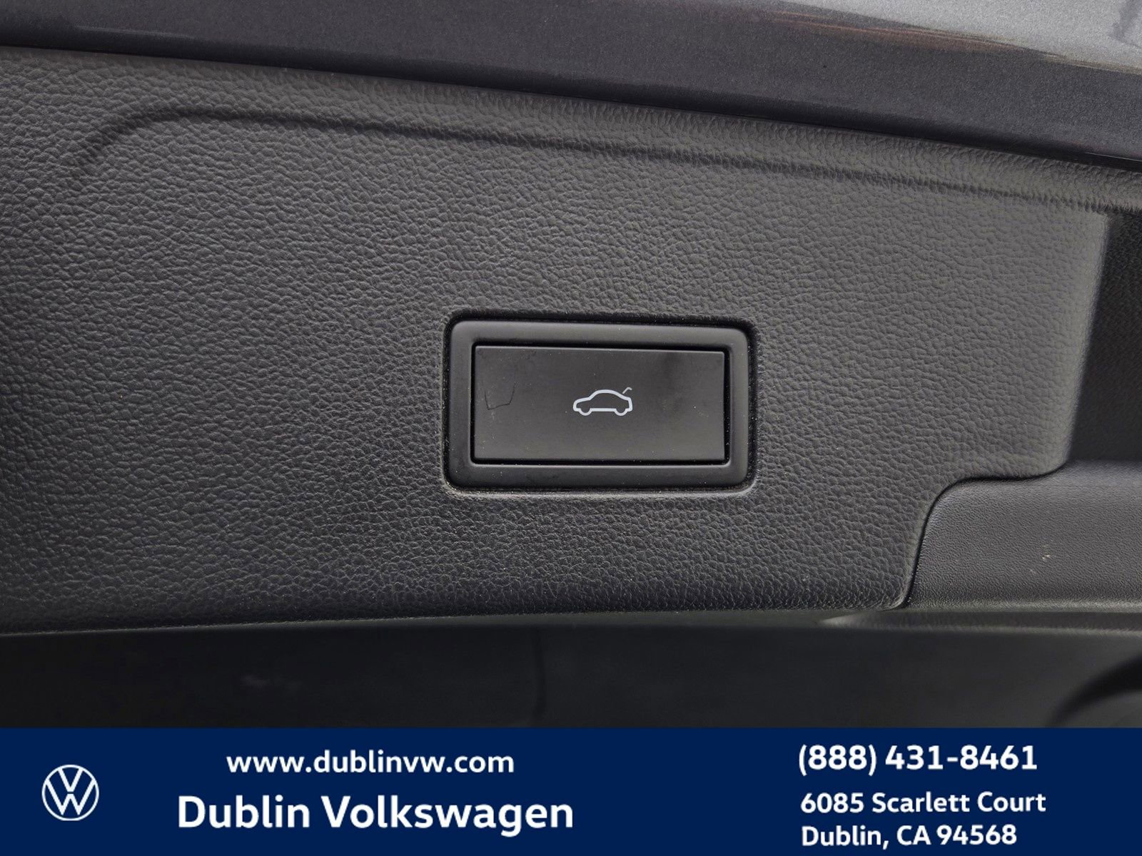 Used 2024 Volkswagen Atlas Cross Sport SE image 25