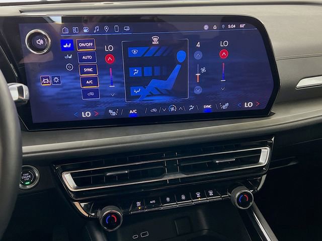 Used 2025 Chevrolet Traverse LT image 19